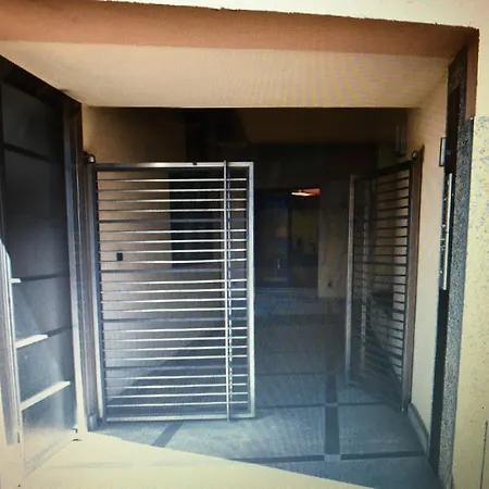 Apartment Piazza Savona Interno 2 *